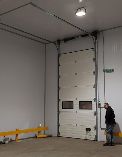 puerta seccional cámara